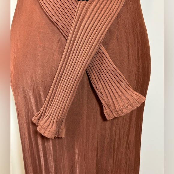 ZARA COMBINATION ARM WARMER
DRESS ✨EUC✨ 100% Viscose Main - Picture 9 of 16